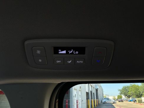 Used 2026 Kia Carnival FWD image 13