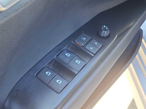 Used 2020 Toyota Camry SE image 21