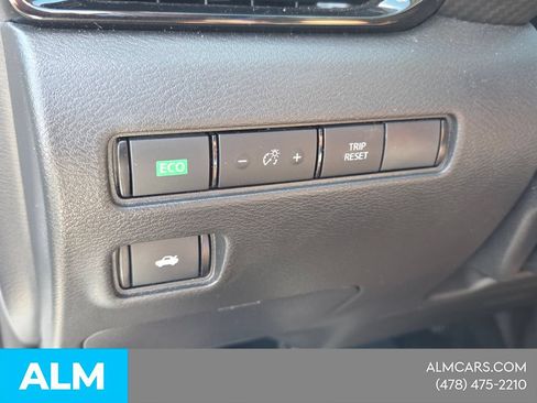 Used 2024 Nissan Sentra SV FWD image 30
