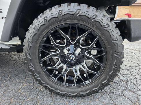 Used 2016 Jeep Wrangler Sport AWD/4WD image 32