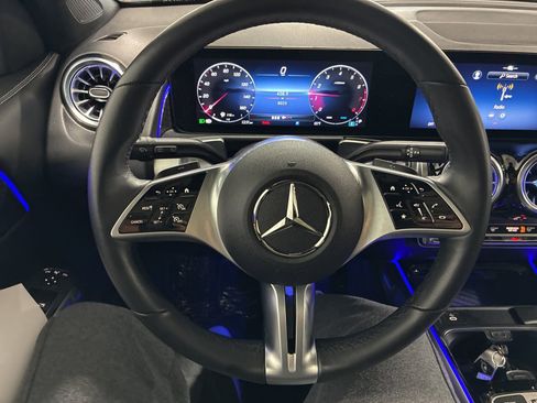 Used 2025 Mercedes-Benz GLB 250 4MATIC image 10