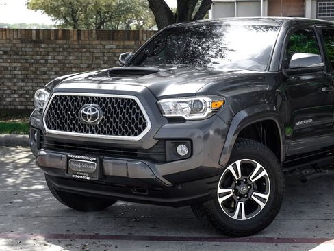 Used 2019 Toyota Tacoma TRD Sport w/ Technology Package image 12