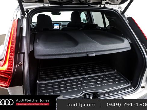 Used 2024 Volvo XC40 Recharge Ultimate image 22