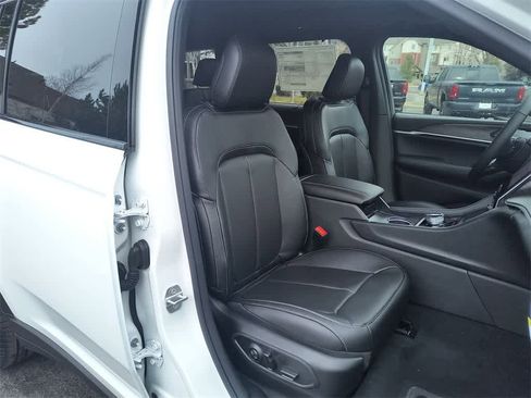 New 2025 Jeep Grand Cherokee L Limited image 26