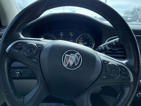 Used 2020 Buick Enclave Essence image 11