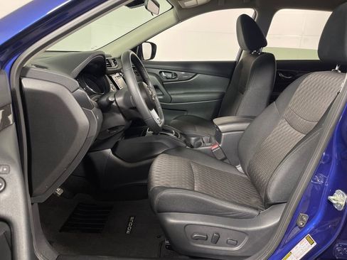 Used 2019 Nissan Rogue SV image 12