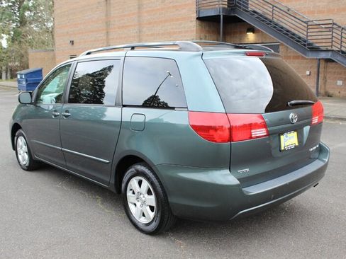 Used 2004 Toyota Sienna LE w/ LE Pkg 7 FWD image 3