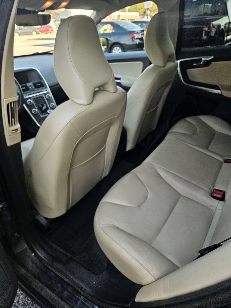 Used 2016 Volvo XC60 T5 Premier w/ Proximity Package AWD/4WD image 2