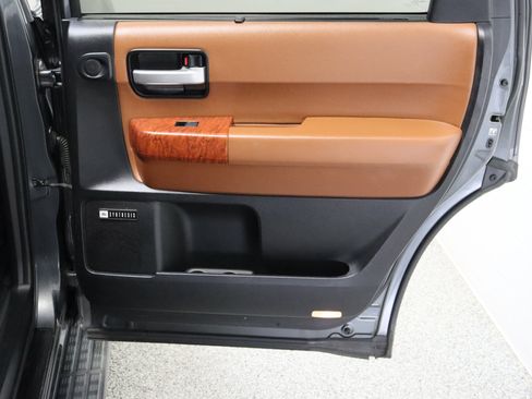 Used 2019 Toyota Sequoia Platinum image 40