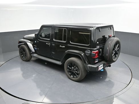 Used 2022 Jeep Wrangler Unlimited Sahara w/ Cold Weather Group image 27