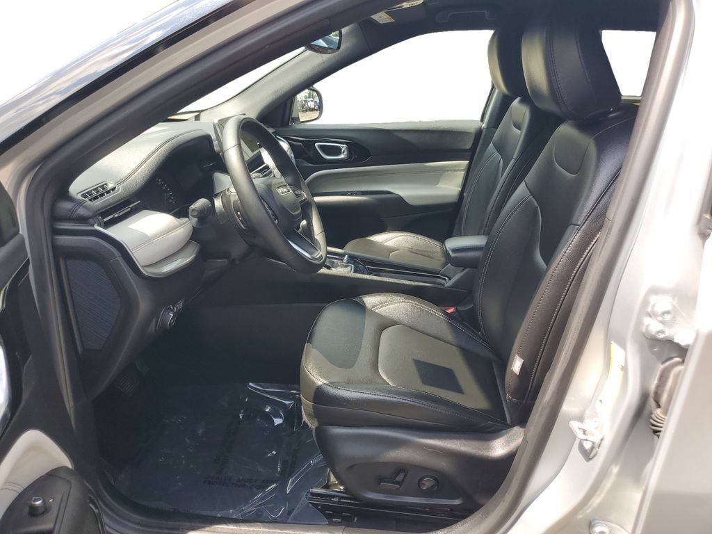 Used 2025 Jeep Compass Limited AWD/4WD image 21