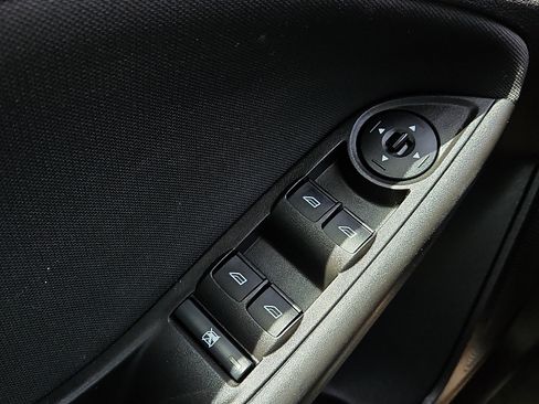 Used 2018 Ford Focus SE FWD image 19