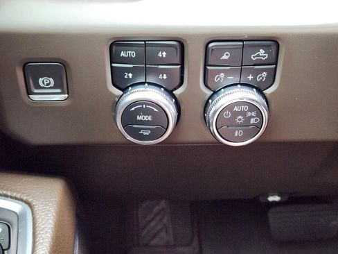 Used 2024 GMC Sierra 2500 Denali w/ Denali Reserve Package AWD/4WD image 19