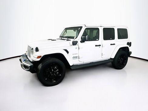 Used 2022 Jeep Wrangler Unlimited Sahara w/ Cold Weather Group AWD/4WD image 4