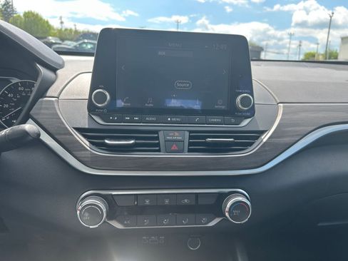 Used 2025 Nissan Altima 2.5 SV image 17