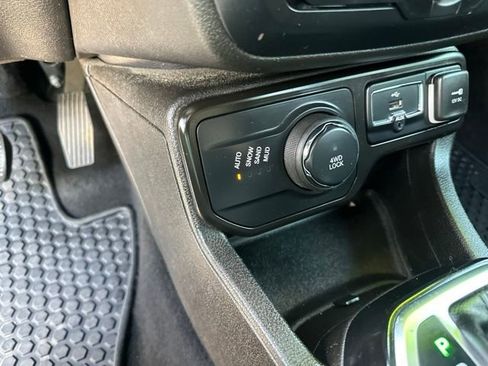 Used 2022 Jeep Renegade Altitude AWD/4WD image 20