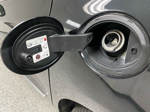 Used 2017 Chrysler Pacifica Touring-L Plus image 28