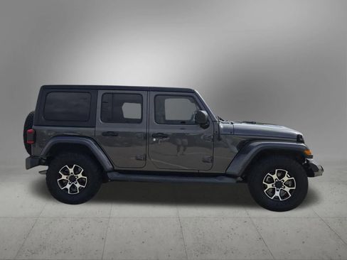 Used 2018 Jeep Wrangler Unlimited Sahara AWD/4WD image 7