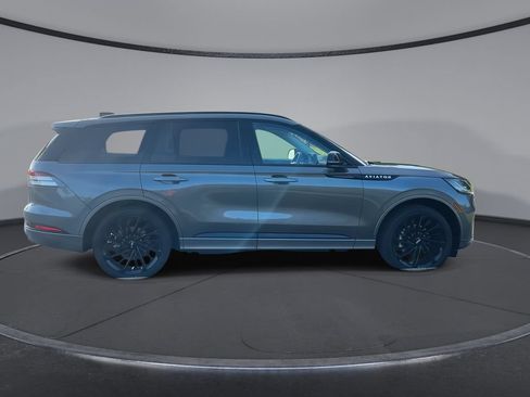 Used 2025 Lincoln Aviator Reserve w/ Equipment Group 201A AWD/4WD image 9