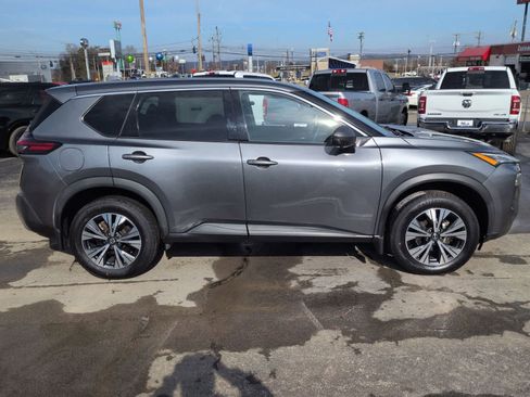 Used 2021 Nissan Rogue SV image 9