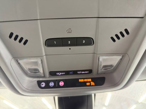 Used 2024 Chevrolet Blazer LT w/ Convenience Package FWD image 17