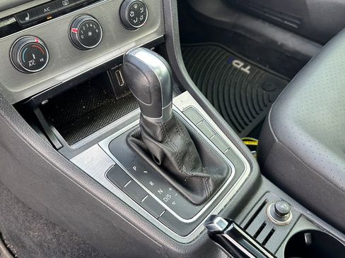 Used 2015 Volkswagen Golf TDI S image 15