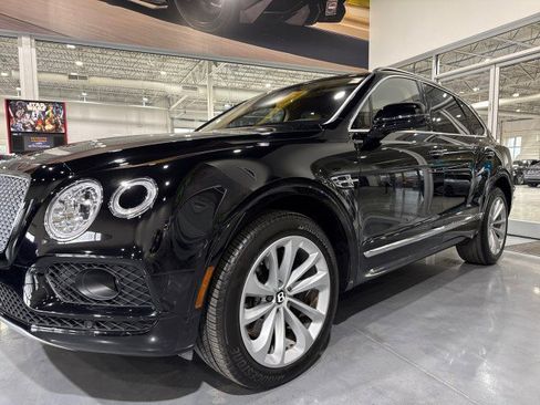 Used 2017 Bentley Bentayga image 22