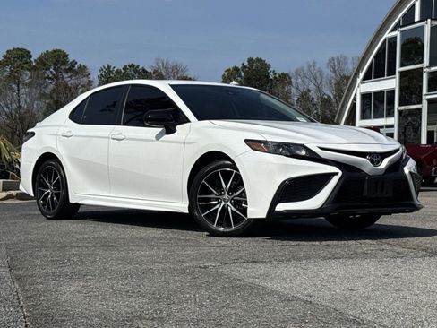 Used 2024 Toyota Camry SE image 2