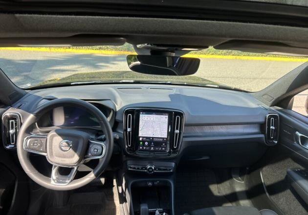 Used 2023 Volvo XC40 Recharge Ultimate w/ Protection Package Premier AWD/4WD image 9