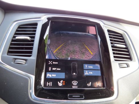 Used 2020 Volvo XC90 T6 Momentum w/ Protection Package Premier image 26