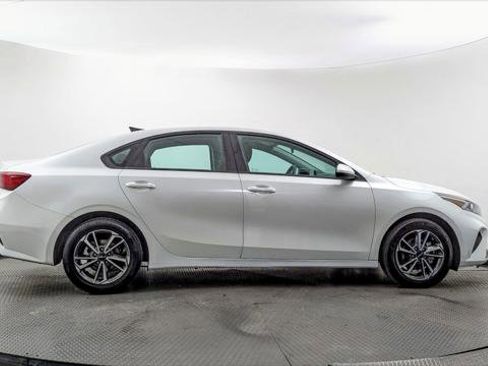 Used 2023 Kia Forte LXS FWD image 9