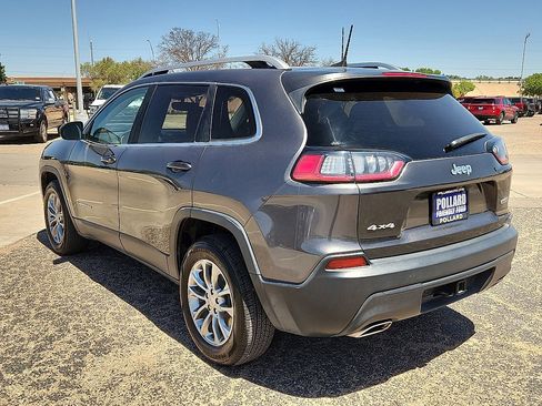 Used 2019 Jeep Cherokee Latitude Plus w/ Comfort/Convenience Group AWD/4WD image 2