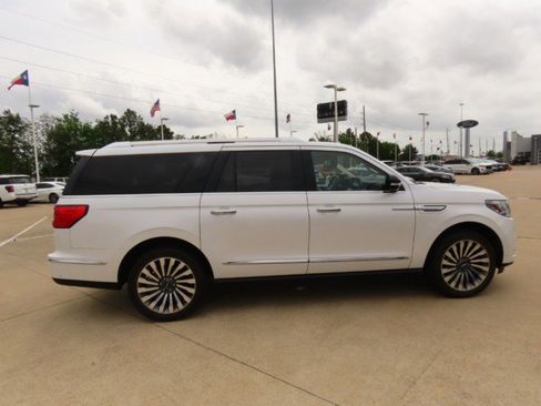 Used 2018 Lincoln Navigator L Reserve w/ Technology Package image 8