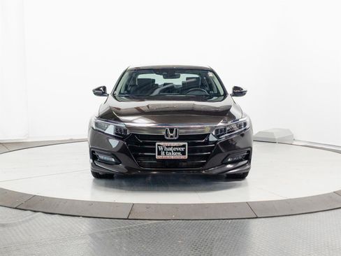 Used 2018 Honda Accord Touring image 2