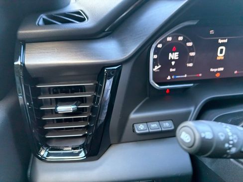 New 2026 GMC Sierra 2500 AT4 w/ AT4 Premium Plus Package AWD/4WD image 29
