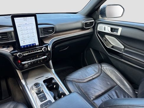 Used 2022 Ford Explorer Platinum w/ Equipment Group 601A image 24
