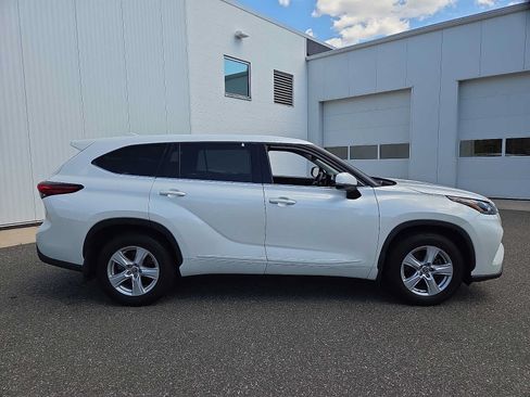 Used 2021 Toyota Highlander LE AWD/4WD image 7