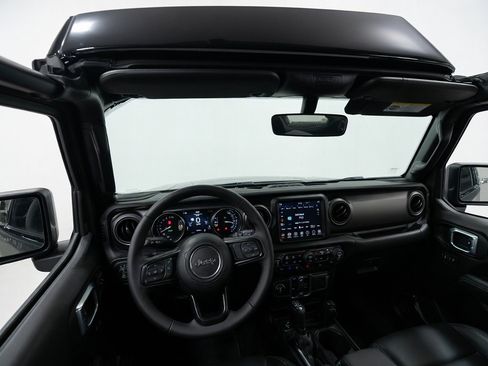 Used 2023 Jeep Wrangler Unlimited w/ Sun & Screen Package AWD/4WD image 7