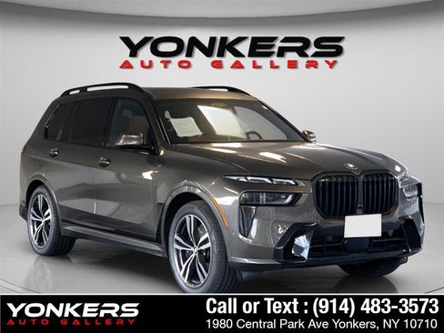 Used 2023 BMW X7 xDrive40i w/ M Sport Package AWD/4WD image 15