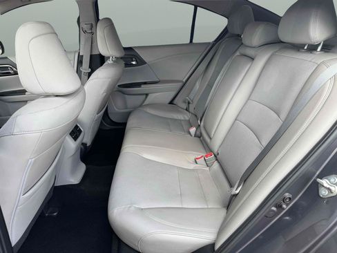 Used 2017 Honda Accord EX-L image 11