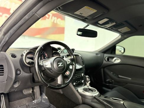 Used 2017 Nissan 370Z w/ Sport Package image 24