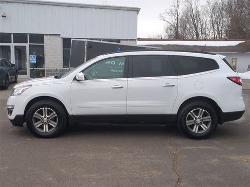 Used 2017 Chevrolet Traverse LT image 7