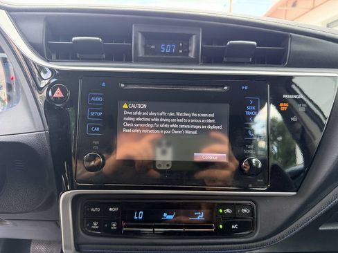 Used 2017 Toyota Corolla SE FWD image 18