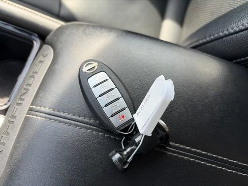 Used 2022 Nissan Pathfinder SV w/ SV Premium Package AWD/4WD image 61