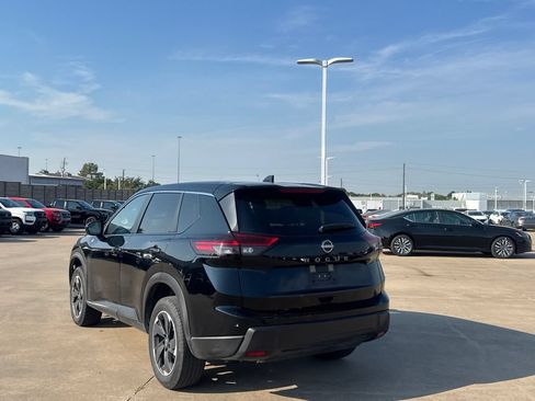 Certified 2025 Nissan Rogue SV FWD image 18