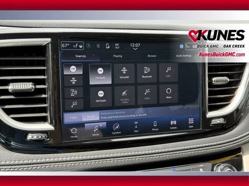 Used 2024 Chrysler Pacifica Limited FWD image 36