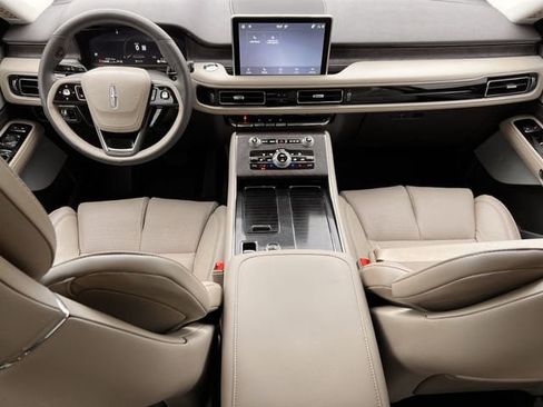 Used 2024 Lincoln Aviator Reserve w/ Equipment Group 201A image 12