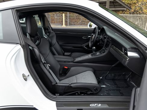 Certified 2018 Porsche 911 GT3 RWD image 48