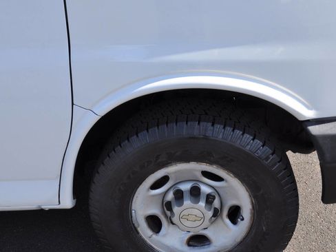 Used 2009 Chevrolet Express 2500 RWD image 20