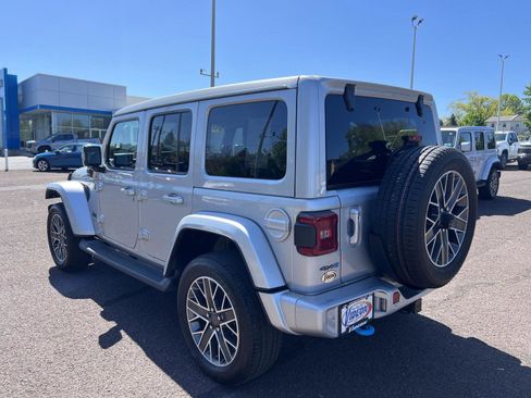 Used 2023 Jeep Wrangler Unlimited Sahara AWD/4WD image 5